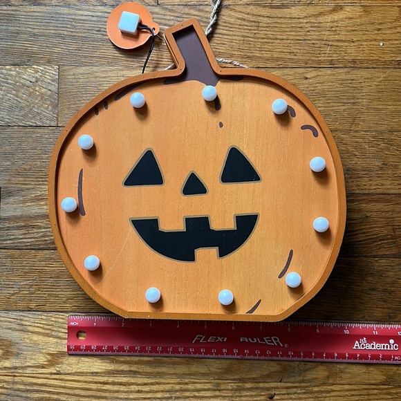 🎃 Light up Halloween pumpkin carnival sign - Picture 3 of 5